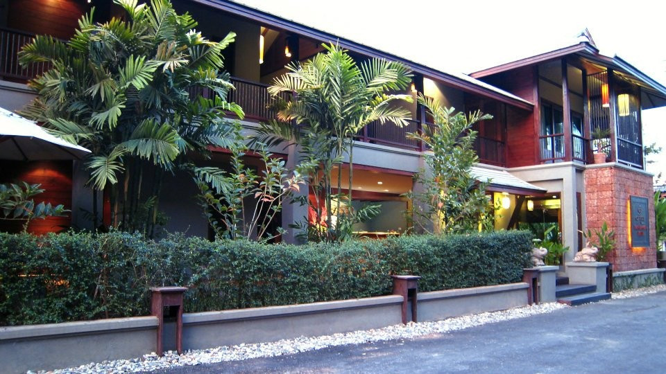 Baan Lapoon Hotel