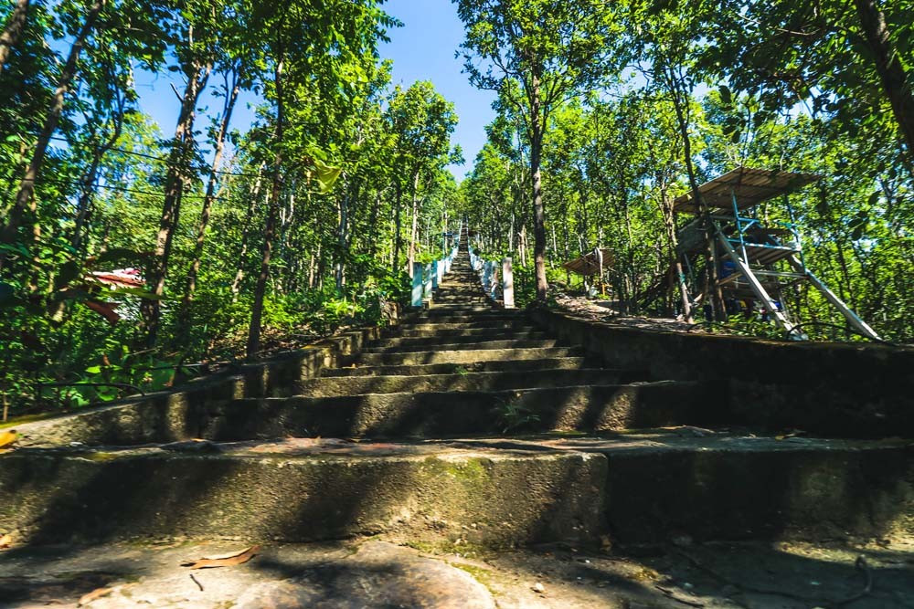 Khamo山圣水池