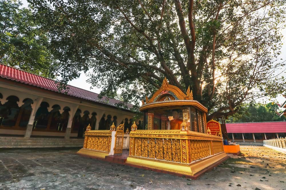 Phra Phutthabat Huai Tom寺庙（古巴翁师父寺庙）