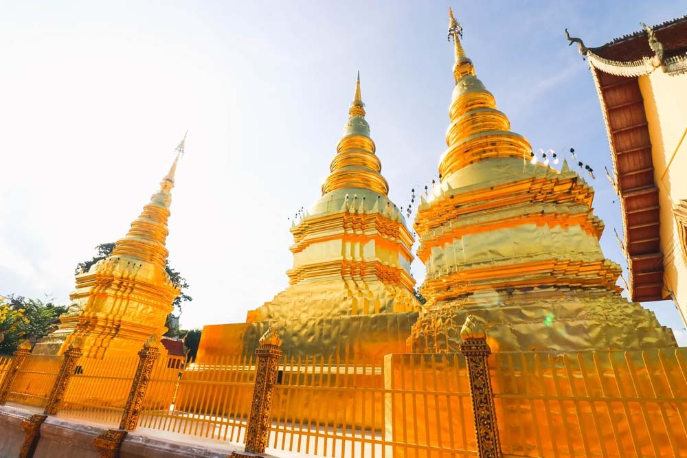 Wat Phra That Ha-Doung