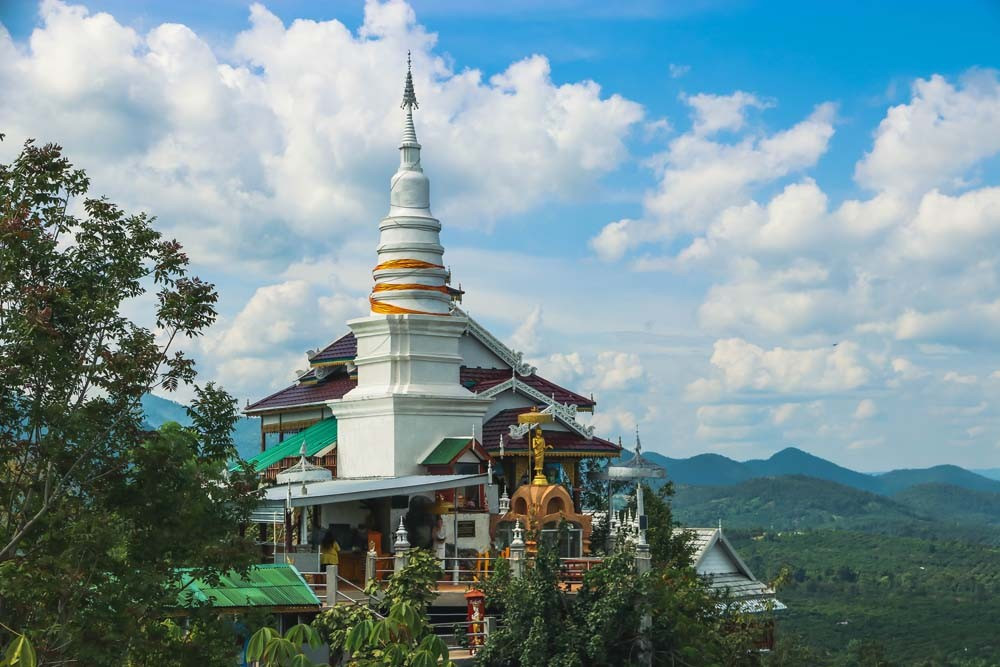 วัดพระพุทธบาทผาหนาม