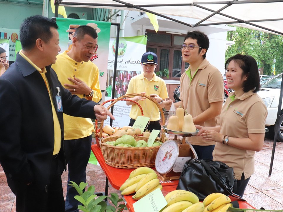 สำนักงานเกษตรจังหวัดลำพูน จัดนำเสนอผลงานของเกษตรกรรุ่นใหม่จังหวัดลำพูน (Young Smart Faemer) เพื่อเสริมสร้างศักยภาพเกษตรกรรุ่นใหม่สู่การเป็นผู้ประกอบการมืออาชีพ
