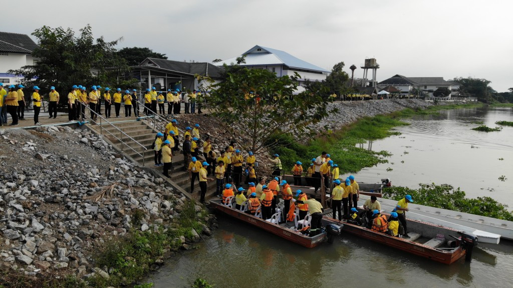 ผู้ว่าราชการจังหวัดลำพูน นำประชาชนจิตอาสาชาวจังหวัดลำพูน กว่าพันคนร่วมกิจกรรมจิตอาสา “เราทำความ ดี ด้วยหัวใจ ” ครั้งที่ 1 ประจำปี 2562 ปรับปรุงภูมิทัศน์ บริเวณโดยรอบโรงเรียนเฉลิมพระเกียรติ 48 พรรษา และกำจัดวัชพืชที่กีดขวางทางลำน้ำแม่กวง