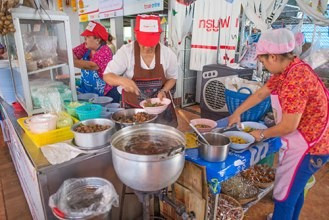 ก๋วยเตี๋ยวหมูตุ๋นลำไย