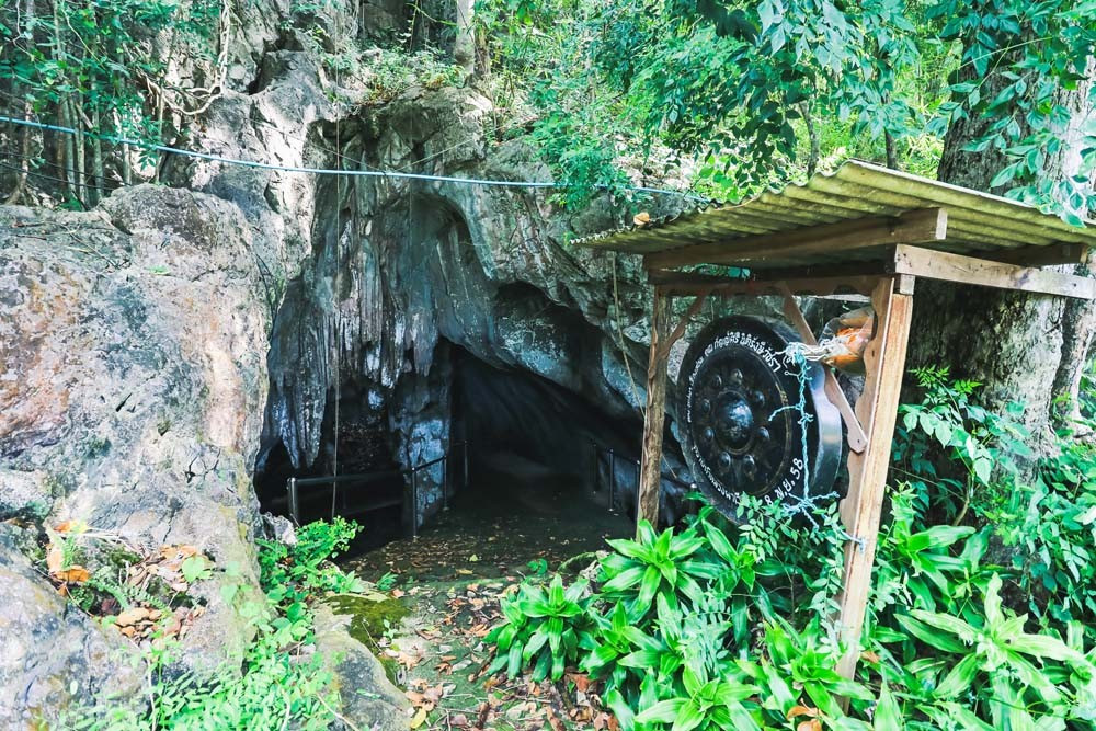 Luang Pha Wiang Cave