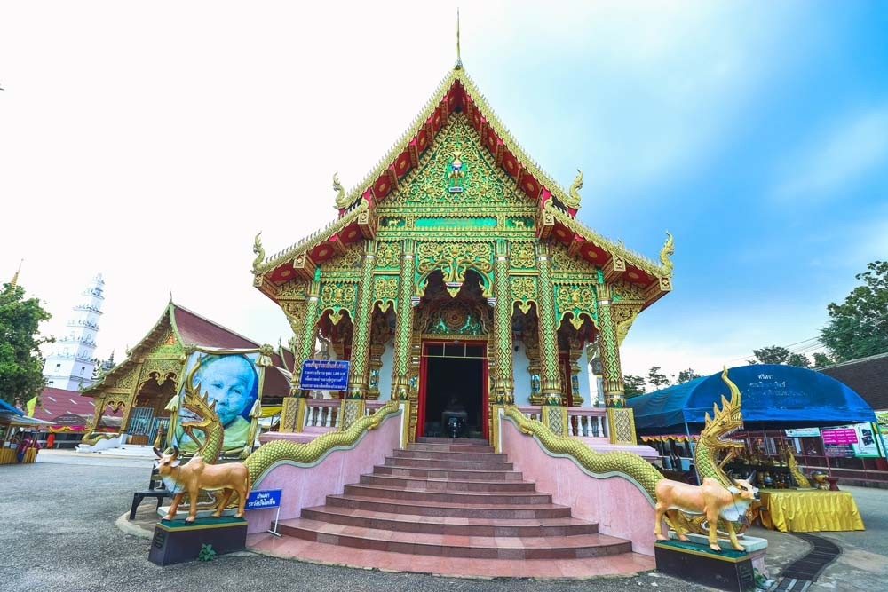 Wat Phra Bat Huay Tom