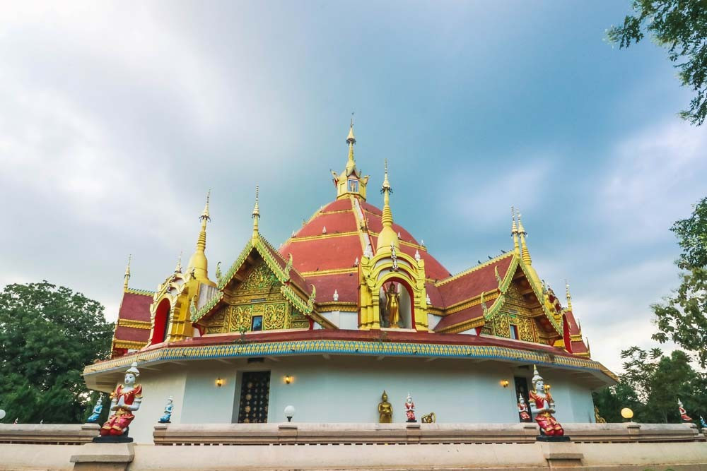 Phra Phutthabat Huai Tom寺庙（古巴翁师父寺庙）