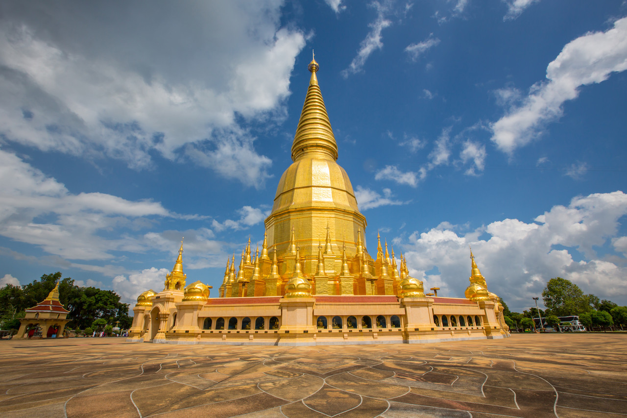 Wat Phra Bat Huay Tom