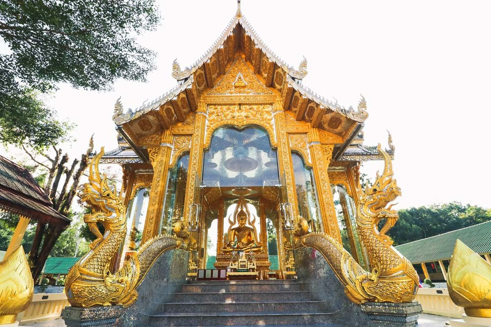 Wat Phra That Ha-Doung