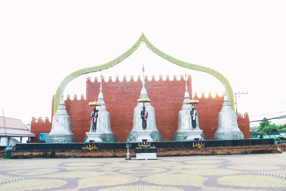 Three Kruba Monument