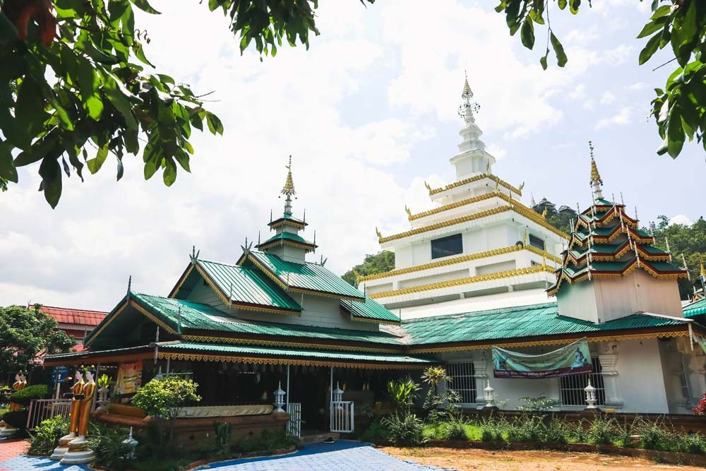 วัดพระพุทธบาทผาหนาม