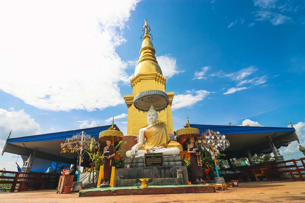 วัดพระพุทธบาทผาหนาม