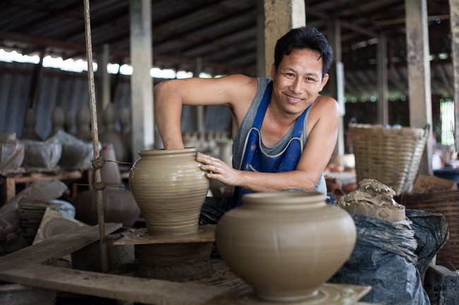 ปั้นหม้อน้ำดินเผาบ้านสันเหมือง