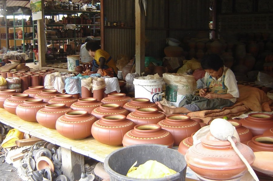 Earthen water boiler, Ban San Muang