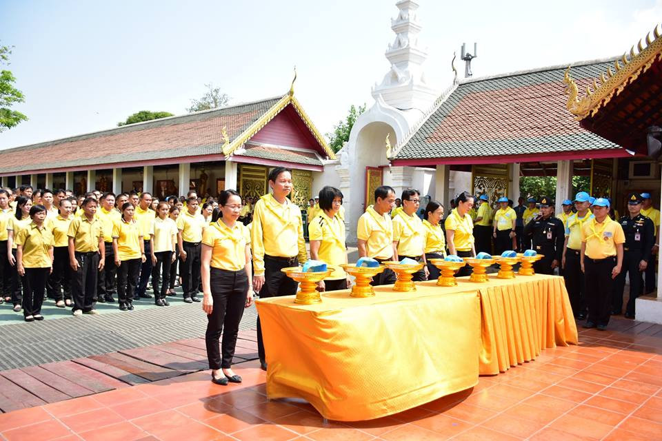 ประชาชนชาวจังหวัดลำพูน หลายร้อยคนร่วมสมัคร จิตอาสาเฉพาะกิจ พระราชพิธีบรมราชาภิเษก ซึ่งประชาชนจิตอาสาที่ลงทะเบียนจะได้รับหมวกและผ้าพันคอพระราชทาน และมีส่วนร่วมในการจัดราชพิธีฯ