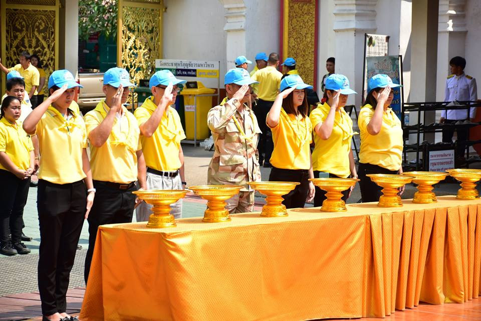 ประชาชนชาวจังหวัดลำพูน หลายร้อยคนร่วมสมัคร จิตอาสาเฉพาะกิจ พระราชพิธีบรมราชาภิเษก ซึ่งประชาชนจิตอาสาที่ลงทะเบียนจะได้รับหมวกและผ้าพันคอพระราชทาน และมีส่วนร่วมในการจัดราชพิธีฯ