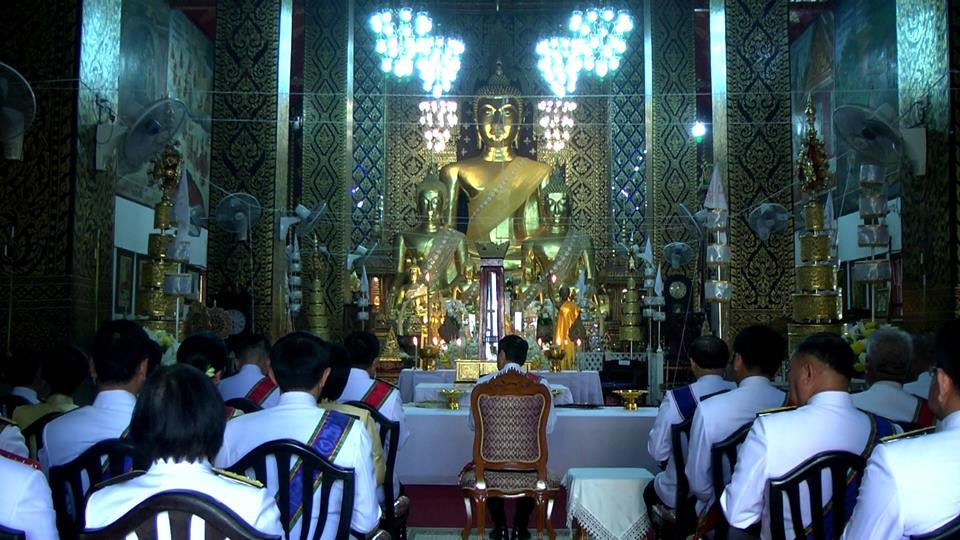 คณะสงฆ์ และหัวหน้าส่วนราชการจังหวัดลำพูน ประกอบพิธีเจริญพระพุทธมนต์จัดทำน้ำอภิเษก เพื่ออัญเชิญไปร่วมพระราชพิธีบรมราชาภิเษกสมเด็จพระเจ้าอยู่หัวฯ ซึ่งการประกอบพิธีเป็นไปด้วยความเรียบร้อยและสมพระเกียรติ