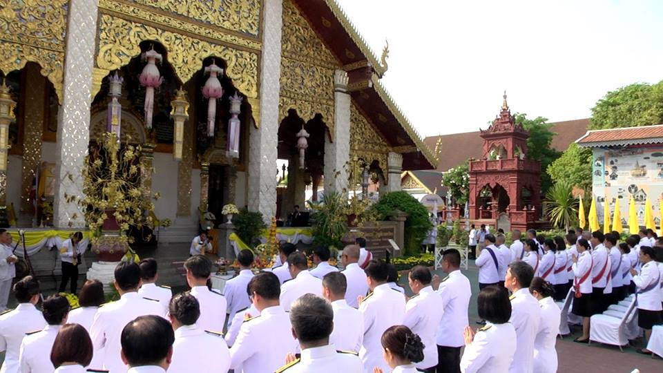 คณะสงฆ์ และหัวหน้าส่วนราชการจังหวัดลำพูน ประกอบพิธีเจริญพระพุทธมนต์จัดทำน้ำอภิเษก เพื่ออัญเชิญไปร่วมพระราชพิธีบรมราชาภิเษกสมเด็จพระเจ้าอยู่หัวฯ ซึ่งการประกอบพิธีเป็นไปด้วยความเรียบร้อยและสมพระเกียรติ