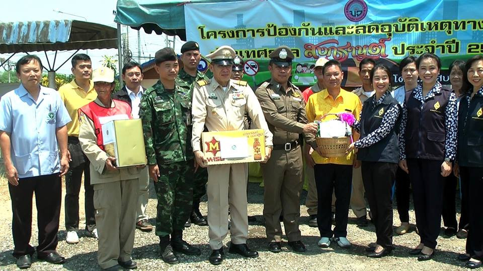 ผู้ว่าราชการจังหวัดลำพูน ติดตามสถานการณ์ การป้องกันและลดอุบัติเหตุช่วงเทศกาลสงกรานต์ และตรวจเยี่ยมให้กำลังใจ เจ้าหน้าที่ประจำจุดบริการร่วมป้องกันและลดอุบัติเหตุทางถนน ซึ่งสถิติการเกิดอุบัติเหตุในพื้นที่จังหวัดลำพูน จนถึงวันที่ 13 เมษายน 2562 มีอุบัติเหตุเกิดขึ้น 21 ครั้ง ผู้บาดเจ็บ 22 คน เสียชีวิต 1 ราย