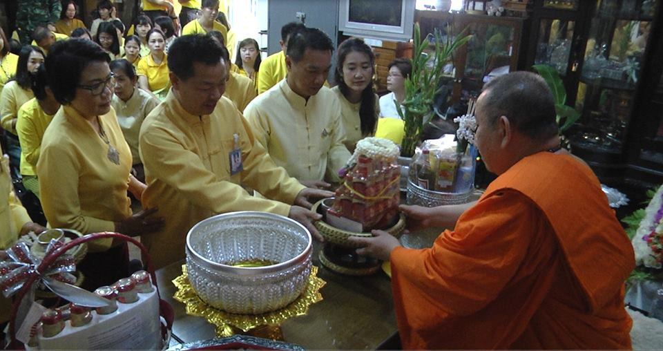 ผู้ว่าราชการจังหวัดลำพูน นำหัวหน้าส่วนราชการ ร่วมสรงน้ำพระเถระชั้นผู้ใหญ่ พร้อมทั้งประกอบพิธีบวงสรวงช้างศึกคู่บารมีพระนางเจ้าจามเทวี และร่วมพิธีสืบชะตาหลวง ณ โบราณสถานกู่ช้างลำพูน เพื่อความเป็นสิริมงคลเนื่องในโอกาสวันขึ้นปีใหม่ล้านนา ประจำปี 2562