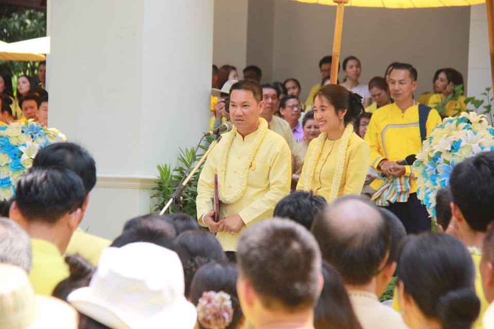 ข้าราชการ , ประชาชนชาวจังหวัดลำพูน ร่วมรดน้ำดำหัวผู้ว่าราชการจังหวัด และรองผู้ว่าราชการจังหวัด เพื่อขอพรเนื่องในโอกาสเทศกาลสงกรานต์ และปีใหม่ ล้านนา ประจำปี 2562