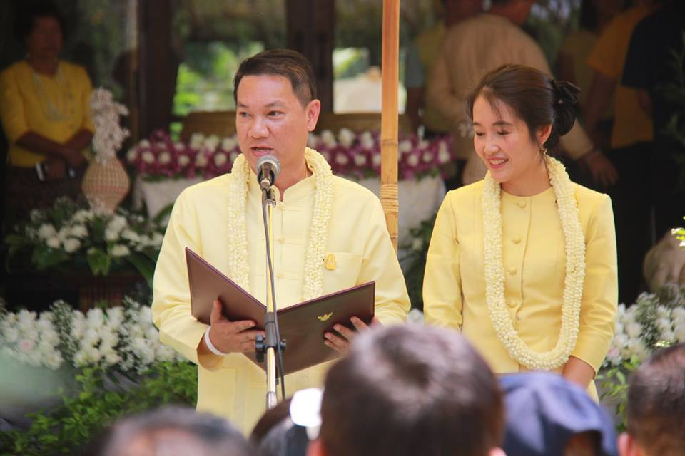 ข้าราชการ , ประชาชนชาวจังหวัดลำพูน ร่วมรดน้ำดำหัวผู้ว่าราชการจังหวัด และรองผู้ว่าราชการจังหวัด เพื่อขอพรเนื่องในโอกาสเทศกาลสงกรานต์ และปีใหม่ ล้านนา ประจำปี 2562