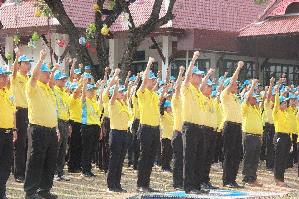 ผู้ว่าราชการจังหวัดลำพูน นำจิตอาสากำจัดผักตบชวาและวัชพืชในแม่น้ำกวง ตามโครงการจิตอาสา "เราทำความ ดี ด้วยหัวใจ"