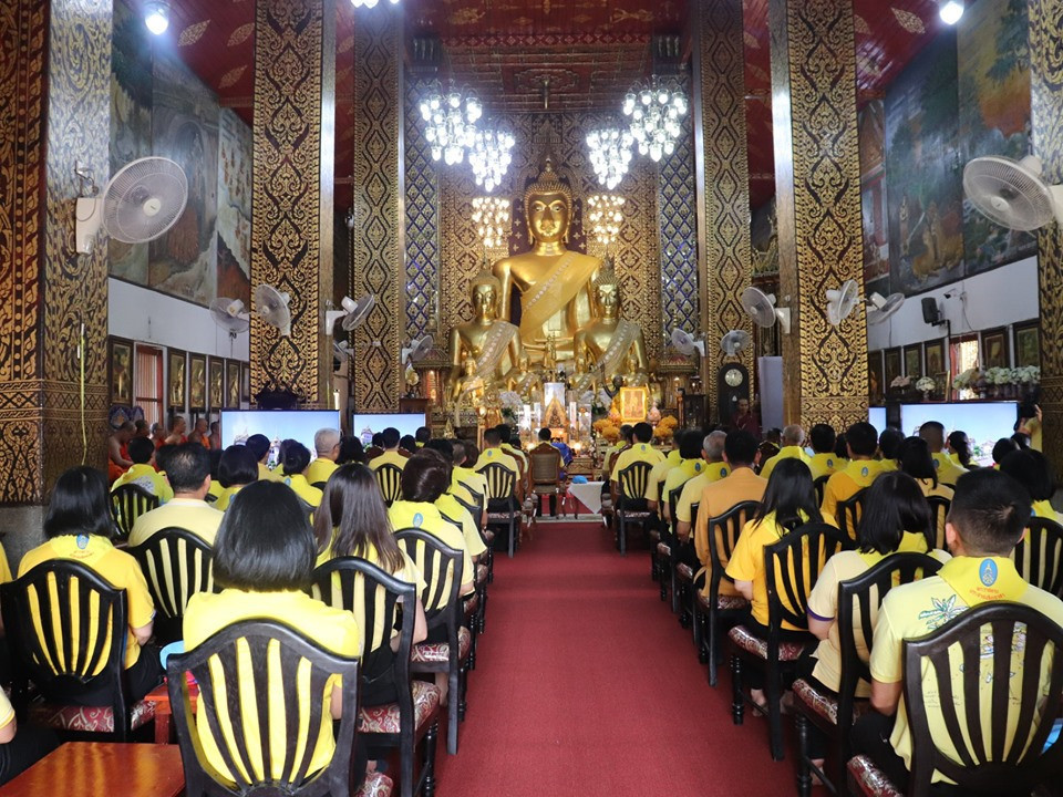 จิตอาสาจังหวัดลำพูน นับ 1,000 คน ร่วมรับชมการถ่ายทอดสดพระราชพิธีบรมราชาภิเษก ด้วยความปลื้มปีติ