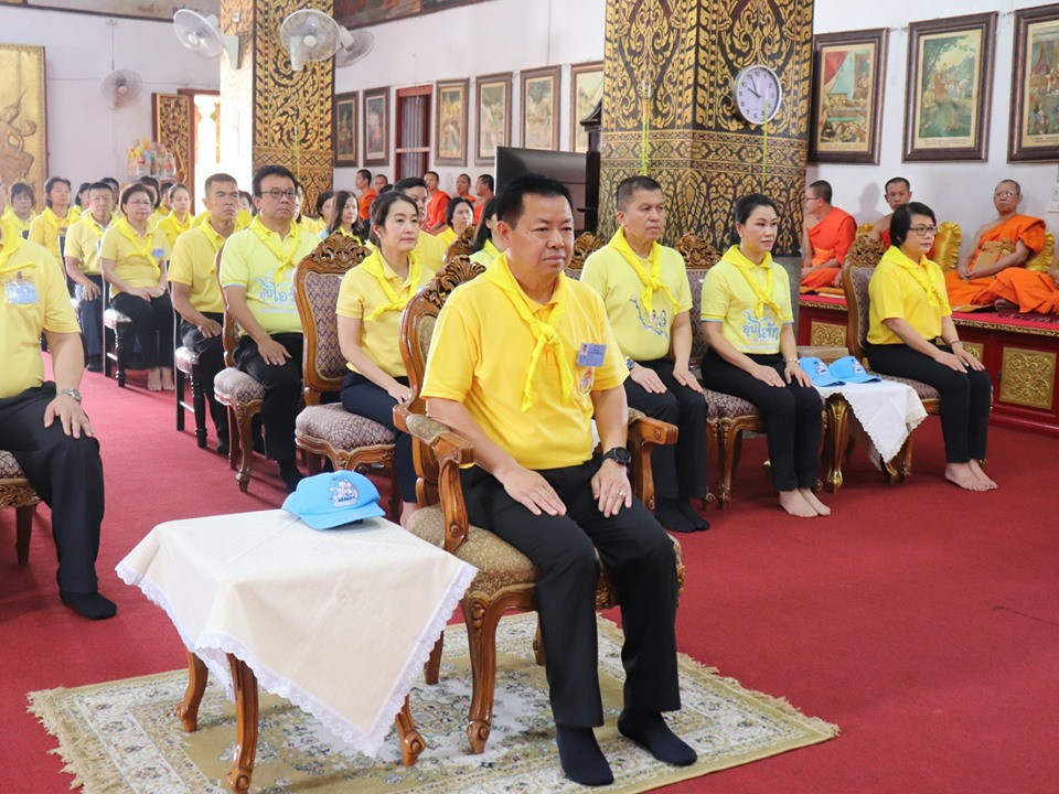 จิตอาสาจังหวัดลำพูน นับ 1,000 คน ร่วมรับชมการถ่ายทอดสดพระราชพิธีบรมราชาภิเษก ด้วยความปลื้มปีติ