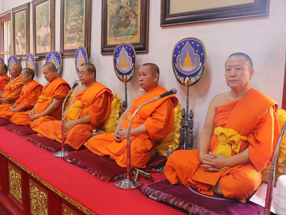 จิตอาสาจังหวัดลำพูน นับ 1,000 คน ร่วมรับชมการถ่ายทอดสดพระราชพิธีบรมราชาภิเษก ด้วยความปลื้มปีติ