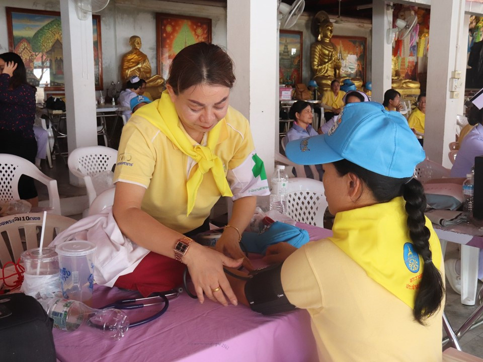 จิตอาสาจังหวัดลำพูน นับ 1,000 คน ร่วมรับชมการถ่ายทอดสดพระราชพิธีบรมราชาภิเษก ด้วยความปลื้มปีติ