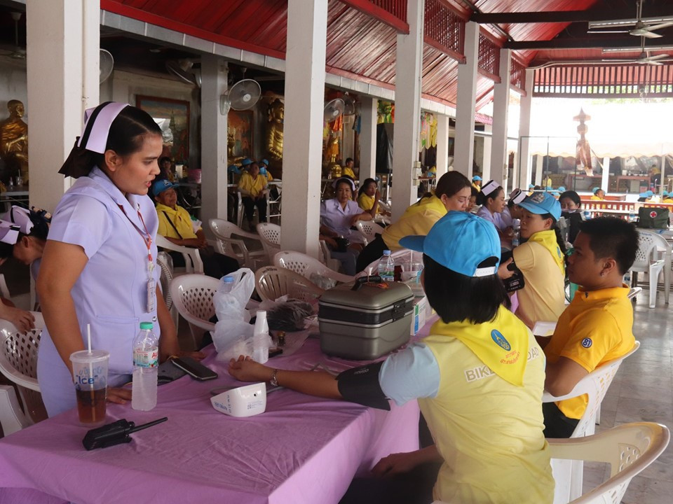 จิตอาสาจังหวัดลำพูน นับ 1,000 คน ร่วมรับชมการถ่ายทอดสดพระราชพิธีบรมราชาภิเษก ด้วยความปลื้มปีติ