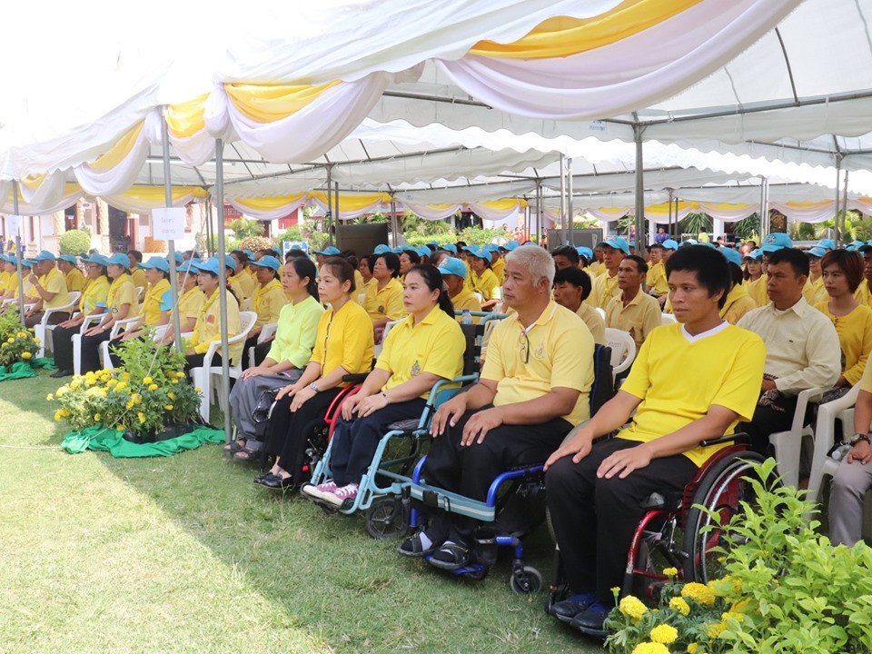 จิตอาสาจังหวัดลำพูน นับ 1,000 คน ร่วมรับชมการถ่ายทอดสดพระราชพิธีบรมราชาภิเษก ด้วยความปลื้มปีติ