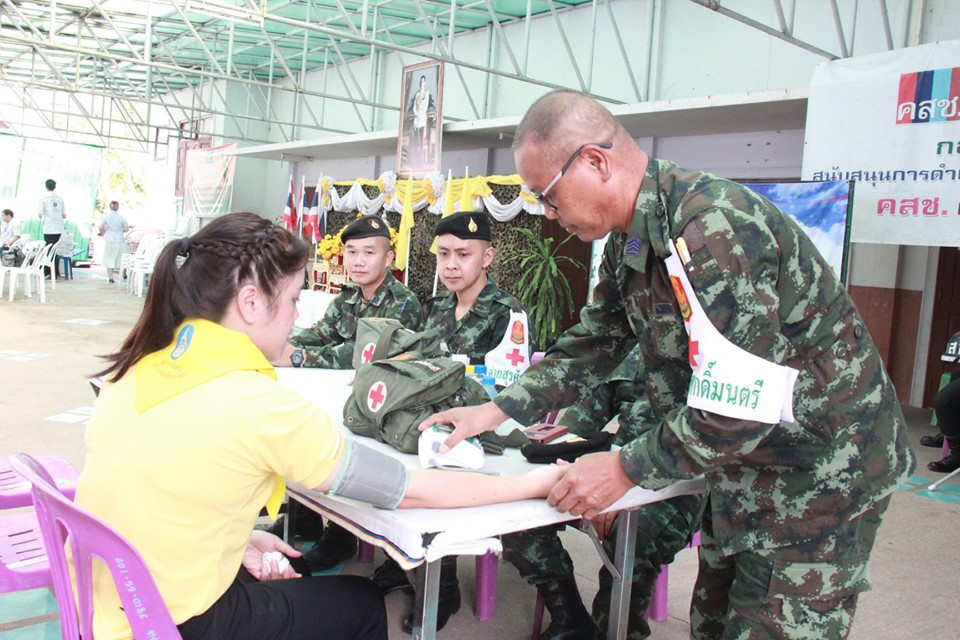 ผู้ว่าราชการจังหวัดลำพูน พร้อมด้วยจิตอาสาจังหวัดลำพูนนับพันคน ร้อยดวงใจเป็นหนึ่งเดียว ร่วมรับชมการถ่ายทอดสดพระราชพิธีบรมราชาภิเษก ณ ศาลากลางจังหวัดลำพูน