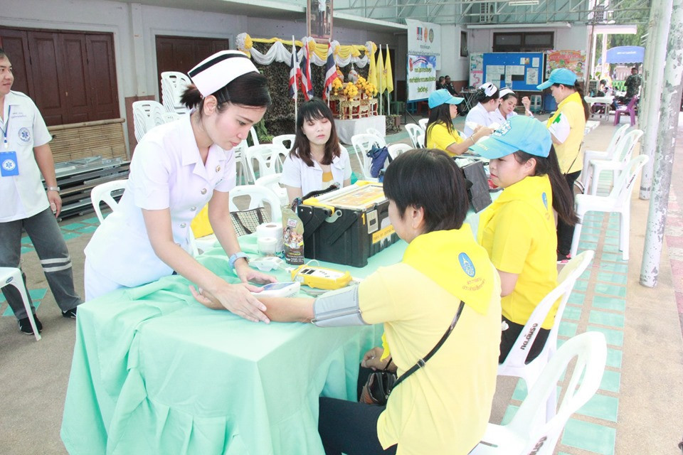 ผู้ว่าราชการจังหวัดลำพูน พร้อมด้วยจิตอาสาจังหวัดลำพูนนับพันคน ร้อยดวงใจเป็นหนึ่งเดียว ร่วมรับชมการถ่ายทอดสดพระราชพิธีบรมราชาภิเษก ณ ศาลากลางจังหวัดลำพูน