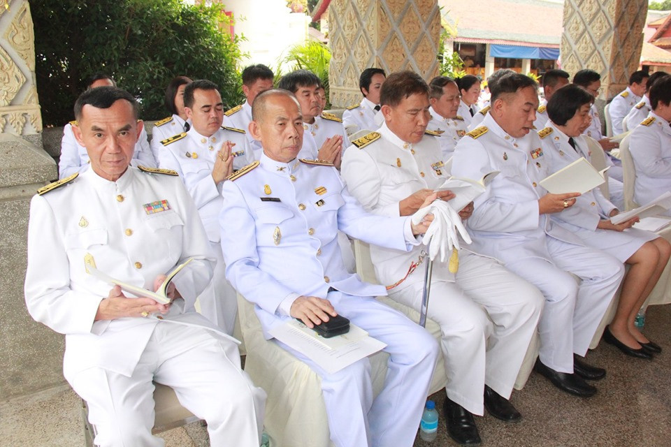 จังหวัดลำพูนประกอบพิธีเจริญพระพุทธมนต์ถวายพระพรชัยมงคลเฉลิมพระเกียรติ เนื่องในโอกาสมหามงคลพระราชพิธีบรมราชาภิเษก ณ วิหารหลวง วัดพระธาตุหริภุญชัย วรมหาวิหาร อำเภอเมือง จังหวัดลำพูน