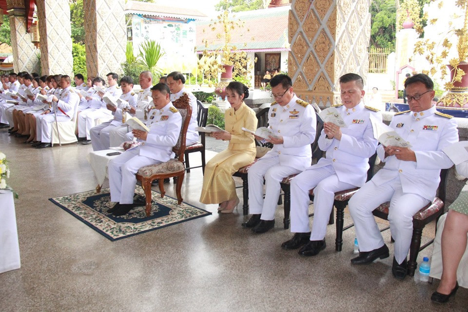 จังหวัดลำพูนประกอบพิธีเจริญพระพุทธมนต์ถวายพระพรชัยมงคลเฉลิมพระเกียรติ เนื่องในโอกาสมหามงคลพระราชพิธีบรมราชาภิเษก ณ วิหารหลวง วัดพระธาตุหริภุญชัย วรมหาวิหาร อำเภอเมือง จังหวัดลำพูน