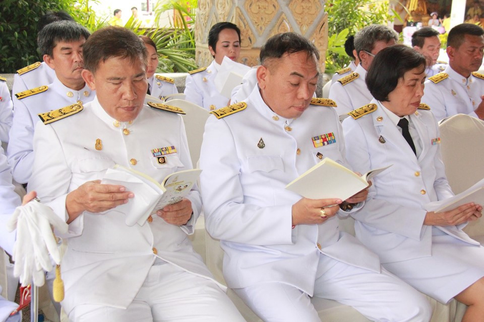 จังหวัดลำพูนประกอบพิธีเจริญพระพุทธมนต์ถวายพระพรชัยมงคลเฉลิมพระเกียรติ เนื่องในโอกาสมหามงคลพระราชพิธีบรมราชาภิเษก ณ วิหารหลวง วัดพระธาตุหริภุญชัย วรมหาวิหาร อำเภอเมือง จังหวัดลำพูน