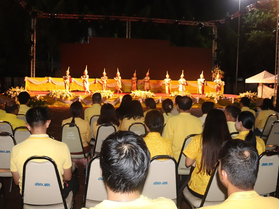 ผู้ว่าราชการจังหวัดลำพูน ประกอบพิธีเปิดงานมหรสพสมโภช เนื่องในโอกาสมหามงคลพระบรมราชาภิเษก จังหวัดลำพูน พุทธศักราช 2562 ระหว่างวันที่ 22-28 พฤษภาคม 2562 ตั่งแต่เวลา 17.00 -21.00 น. รวมเวลา 7 วัน ณ ศาลากลางจังหวัดลำพูน เพื่อแสดงพลังแห่งความจงรักภักดี และสำนึกในพระมหากรุณาธิคุณของพระบาทสมเด็จพระเจ้าอยู่หัวที่ทรงมีต่อปวงชนชาวไทย พร้อมชื่นชมความงดงามบรรยากาศรอบงานที่เต็มไปด้วยความสุขและความอิ่มเอมใจ