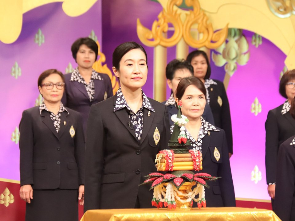 ผู้ว่าราชการจังหวัดลำพูน พร้อมด้วยตุลาการ ทหาร ตำรวจ ข้าราชการ คณะสมาชิกเหล่ากาชาดจังหวัดลำพูน และชมรมแม่บ้านมหาดไทยจังหวัดลำพูน ร่วมบันทึกเทปโทรทัศน์ถวายพระพร เนื่องในโอกาสมหามงคล วันเฉลิมพระชนมพรรษา 3 มิถุนายน 2562 สมเด็จพระนางเจ้าสุทิดา พัชรสุธาพิมลลักษณ พระบรมราชินี