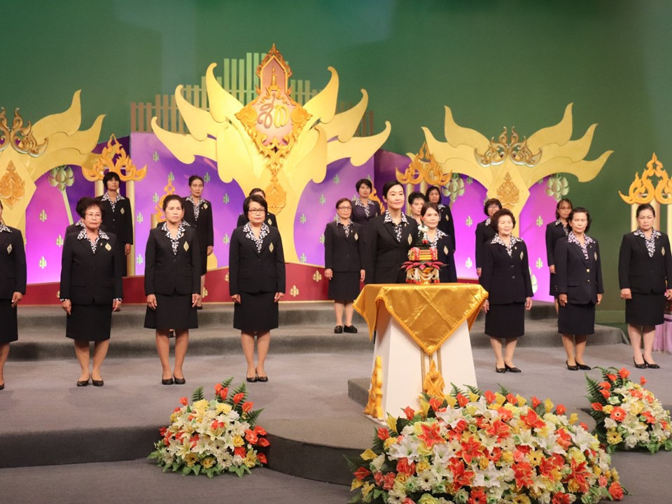 ผู้ว่าราชการจังหวัดลำพูน พร้อมด้วยตุลาการ ทหาร ตำรวจ ข้าราชการ คณะสมาชิกเหล่ากาชาดจังหวัดลำพูน และชมรมแม่บ้านมหาดไทยจังหวัดลำพูน ร่วมบันทึกเทปโทรทัศน์ถวายพระพร เนื่องในโอกาสมหามงคล วันเฉลิมพระชนมพรรษา 3 มิถุนายน 2562 สมเด็จพระนางเจ้าสุทิดา พัชรสุธาพิมลลักษณ พระบรมราชินี