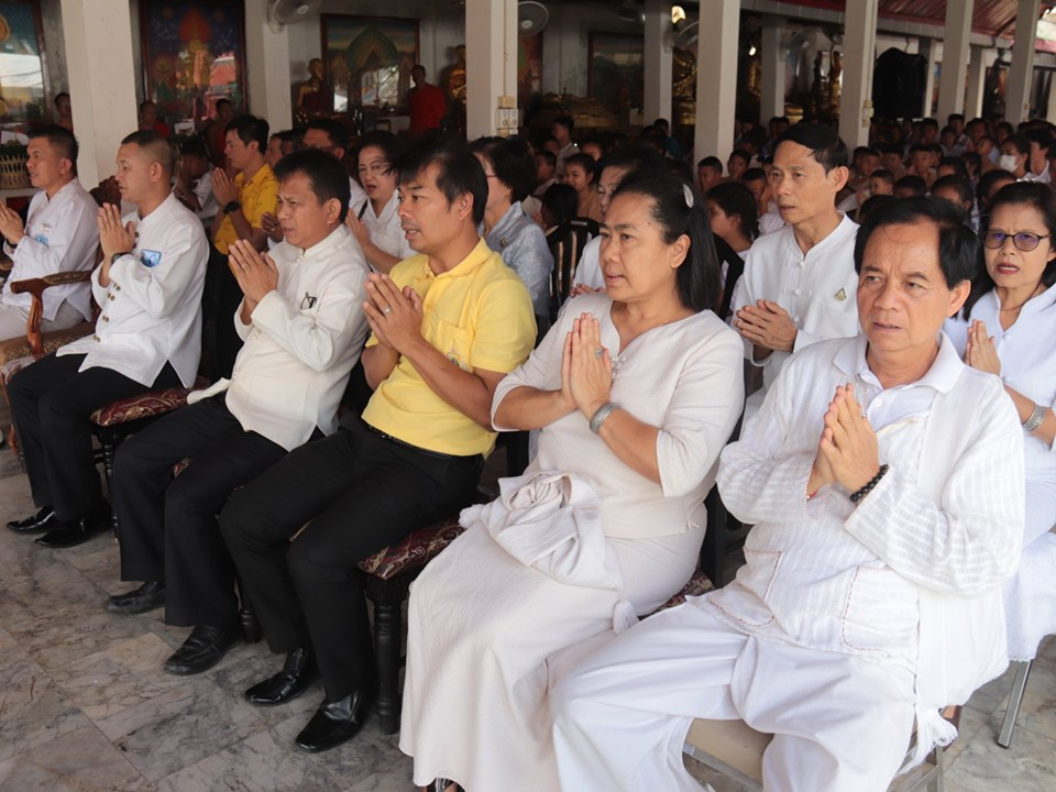 พุทธศาสนิกชนชาวจังหวัดลำพูนร่วม สืบสานอนุรักษ์ประเพณีและวัฒนธรรมอันดีงาม ในเทศกาลเข้าพรรษา โดยร่วมกันประกอบพิธีหล่อเทียนพรรษา จำนวน 9 เล่ม เพื่อนำไปร่วมงานแห่เทียนพรรษา ในวันที่ 12 กรกฎาคม 2562 นี้