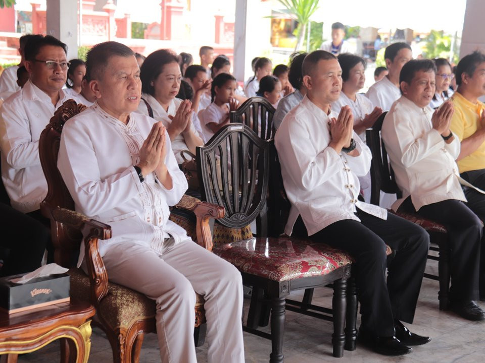 พุทธศาสนิกชนชาวจังหวัดลำพูนร่วม สืบสานอนุรักษ์ประเพณีและวัฒนธรรมอันดีงาม ในเทศกาลเข้าพรรษา โดยร่วมกันประกอบพิธีหล่อเทียนพรรษา จำนวน 9 เล่ม เพื่อนำไปร่วมงานแห่เทียนพรรษา ในวันที่ 12 กรกฎาคม 2562 นี้