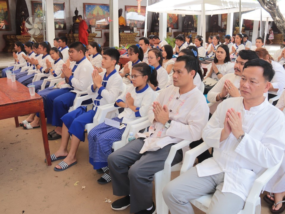 พุทธศาสนิกชนชาวจังหวัดลำพูนร่วม สืบสานอนุรักษ์ประเพณีและวัฒนธรรมอันดีงาม ในเทศกาลเข้าพรรษา โดยร่วมกันประกอบพิธีหล่อเทียนพรรษา จำนวน 9 เล่ม เพื่อนำไปร่วมงานแห่เทียนพรรษา ในวันที่ 12 กรกฎาคม 2562 นี้