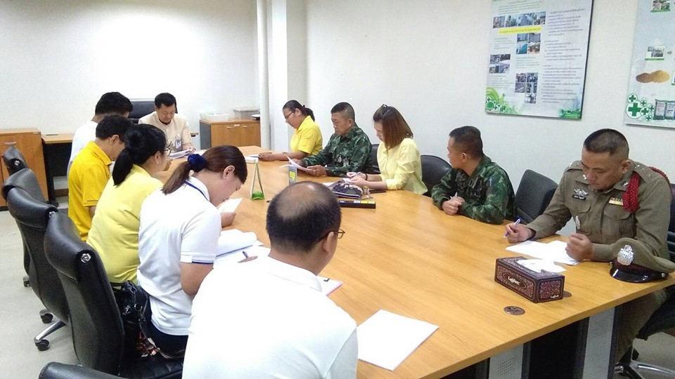 รองผู้ว่าราชการจังหวัดลำพูน นำทีมพาณิชย์ ทหาร อุตสาหกรรม สุ่มตรวจสอบการนำข้าวไปใช้ในโรงงานอุตสาหกรรม เพื่อสร้างความโปร่งใส ความมั่นใจขั้นตอนระบายข้าวของภาครัฐ