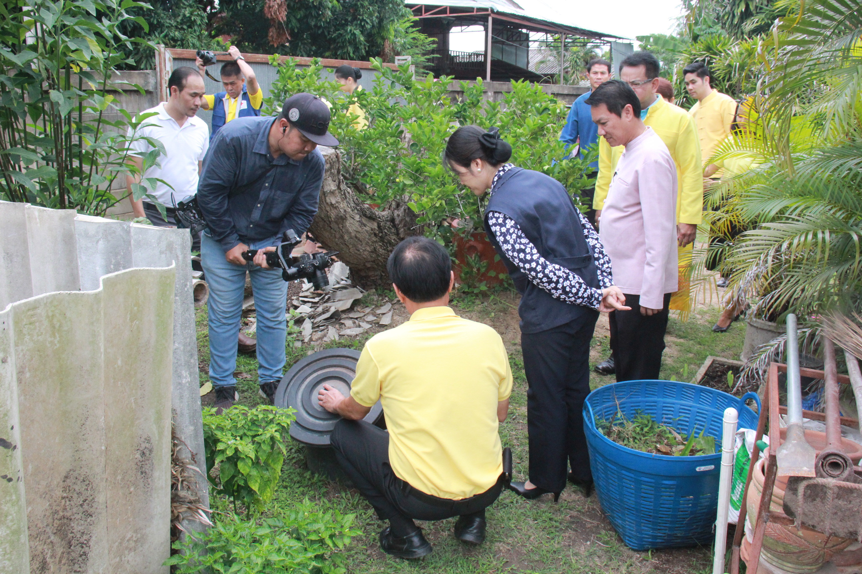 ผู้ว่าราชการจังหวัดลำพูน ลงพื้นที่เยี่ยมชมผลการดำเนินงาน “ครัวเรือนต้นแบบลดคัดแยกขยะที่ต้นทาง” ในพื้นที่อำเภอแม่ทา จังหวัดลำพูน