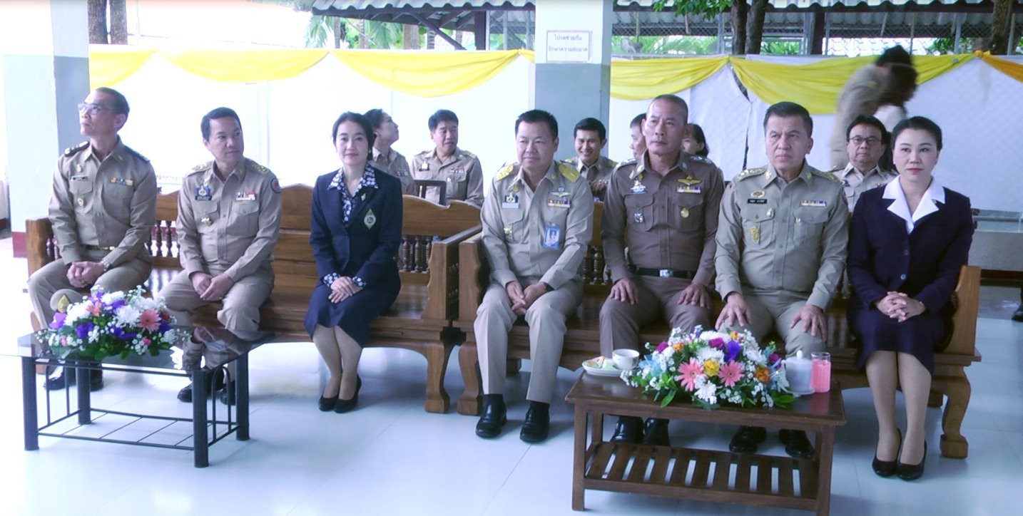 จังหวัดลำพูนจัดกิจกรรรมเลี้ยงอาหารกลางวันผู้ต้องขังเรือนจำจังหวัดลำพูน เนื่องในโอกาสวันเฉลิมพระชนมพรรษา พระบาทสมเด็จพระวชิรเกล้าเจ้าอยู่หัว และสมเด็จพระนางเจ้าสิริกิติ์ พระบรมราชินีนาถ พระบรมราชชนนีพันปีหลวง ประจำปี 2562 เพื่อเกล้าฯ ถวายเป็นพระราชกุศล และแสดงความจงรักภักดีต่อสถาบันพระมหากษัตริย์ และเพื่อเป็นการสร้างขวัญกำลังใจให้แก่ผู้ต้องขังที่ต้องโทษในเรือนจำจังหวัดลำพูน