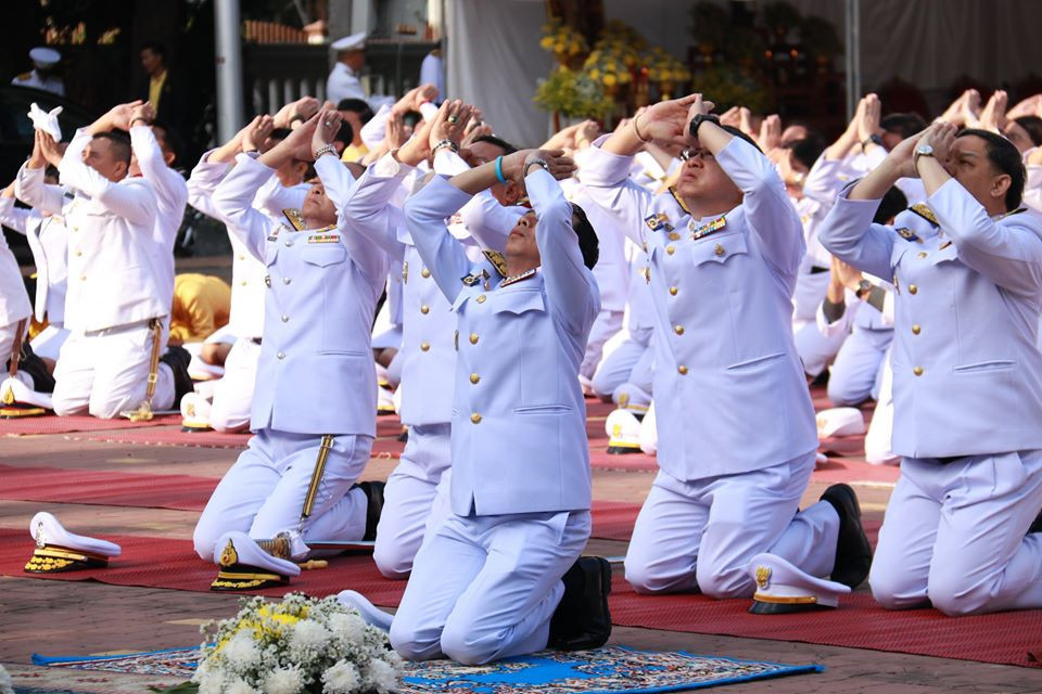 จังหวัดลำพูน จัดพิธีทำบุญตักบาตร พิธีถวายพานพุ่มดอกไม้และถวายบังคม เนื่องในวันคล้ายวันเฉลิมพระชนมพรรษา พระบาทสมเด็จพระบรมชนกาธิเบศร มหาภูมิพลอุลยเดชมหาราช บรมนาถบพิตร วันชาติ และวันพ่อแห่งชาติ