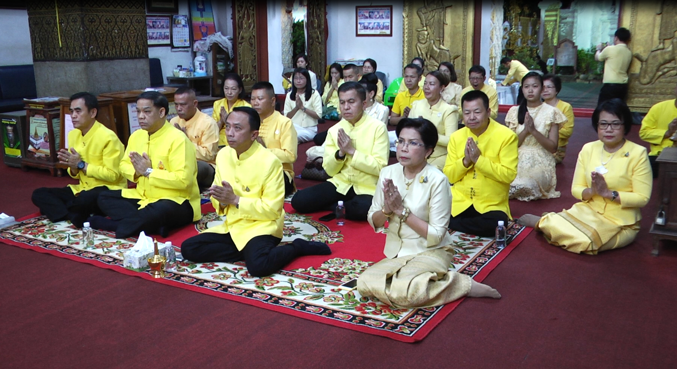 จังหวัดลำพูนประกอบพิธีแสดงพระธรรมเทศนา บทเทศนา "ภูมิกถา" เรื่องดินและวันดินโลก และพิธีจริญพระพุทธมนต์ และเจริญจิตตภาวนาเพื่อถวายเป็นพระราชกุศล เนื่องในวันพ่อแห่งชาติ