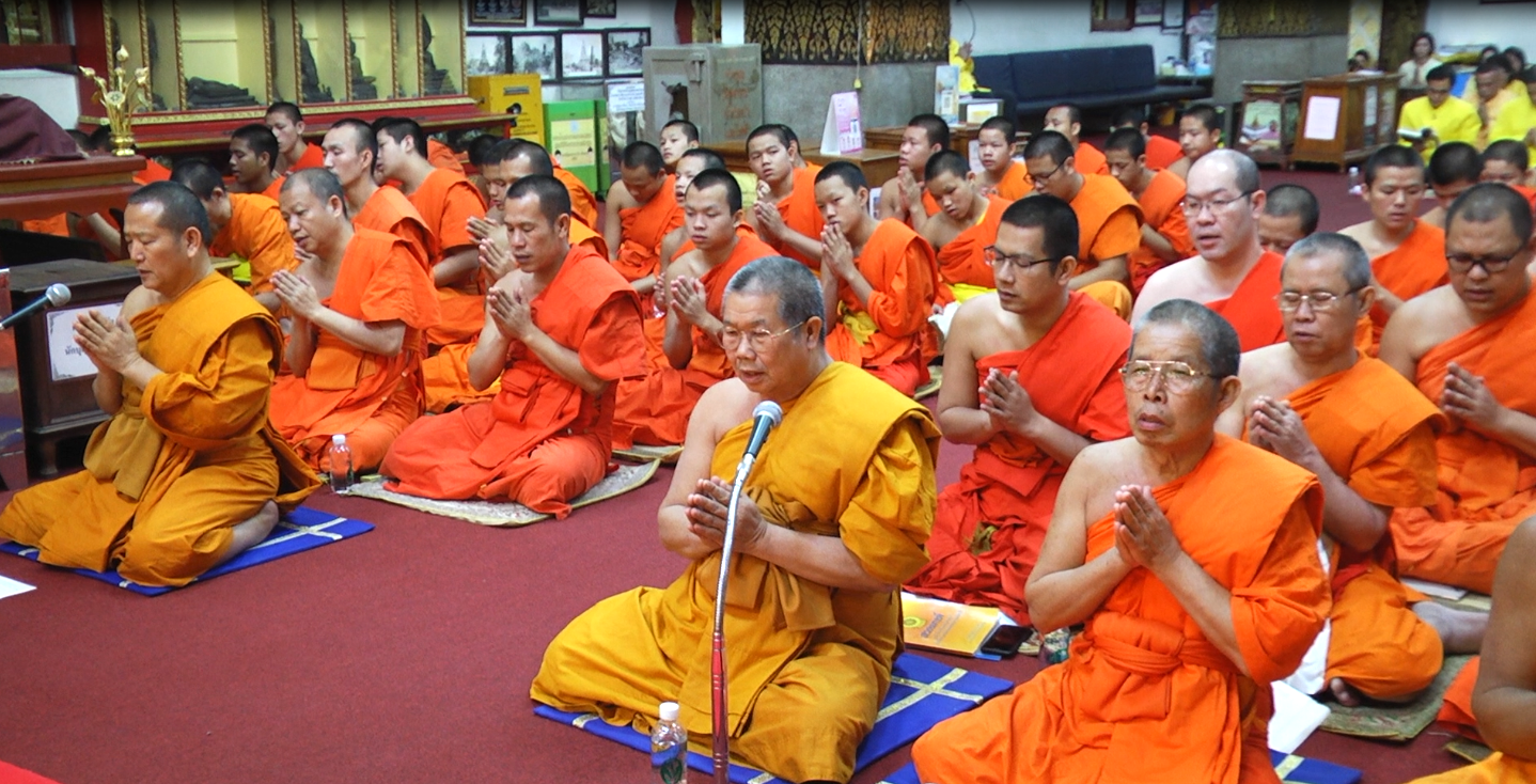 จังหวัดลำพูนประกอบพิธีแสดงพระธรรมเทศนา บทเทศนา "ภูมิกถา" เรื่องดินและวันดินโลก และพิธีจริญพระพุทธมนต์ และเจริญจิตตภาวนาเพื่อถวายเป็นพระราชกุศล เนื่องในวันพ่อแห่งชาติ